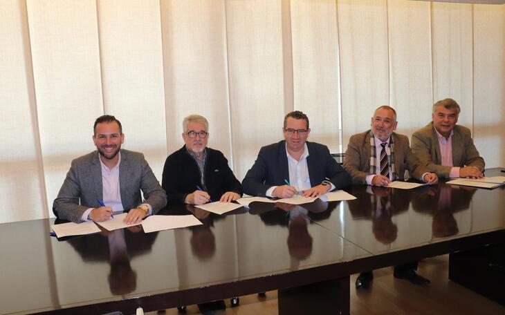 La Comissió de Festes Majors Patronals y l’Associació de Penyes Verge del Sofratge firman los convenios económicos en Alcaldía