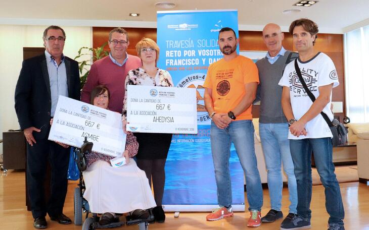 Cheques solidarios para Asmibe y Ahedysia del ‘Reto por vosotros: Francisco y Daniel’
