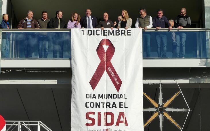 Benidorm se suma a la conmemoración del Día Mundial del SIDA
