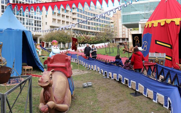 Los enviados de los Reyes Magos instalan su campamento en la Plaza de la Navidad