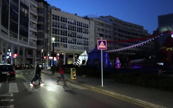 Movilidad instala señales con iluminación LED para reforzar la seguridad en pasos de peatones con mucho tránsito