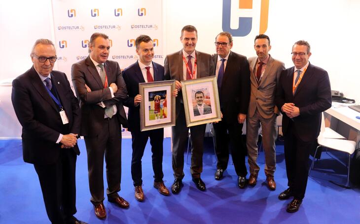 Benidorm acompaña a Steve Heapy al recibir el premio de Hosteltur a la Personalidad Turística del Año 