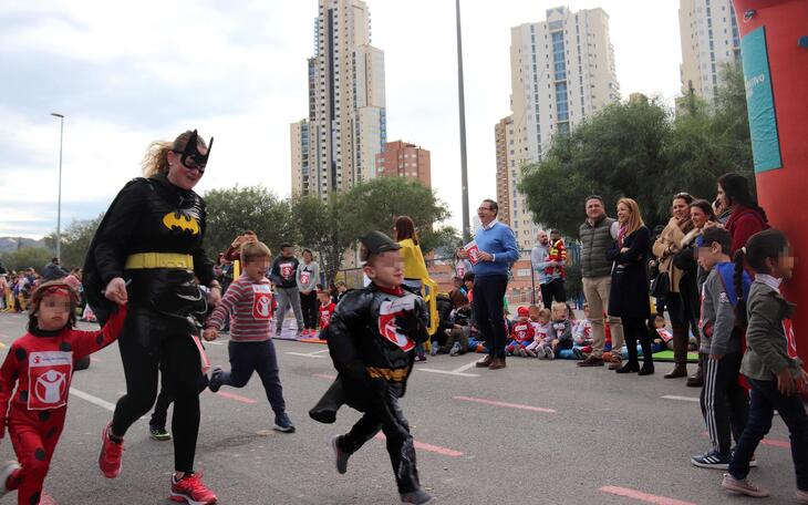 300 alumnos del Puig Campana participan en la primera Carrera Solidaria a favor de Save the Children