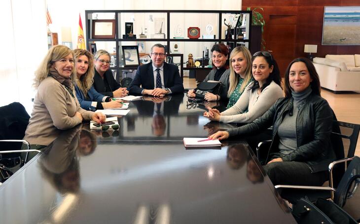El alcalde de Benidorm recibe a las representantes de la asociación Memba