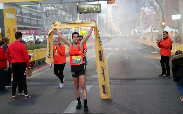 Hassane Ahoucher y Patricia Cabedo se imponen en el Vueling Benidorm Half 2019