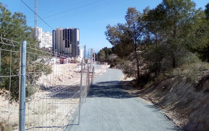 Benidorm reabre provisionalmente el camino de Rajarell para facilitar el acceso a la playa desde Xixo