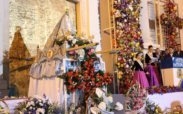 Benidorm ofrenda a su patrona en el 279 aniversario de su llegada a la ciudad