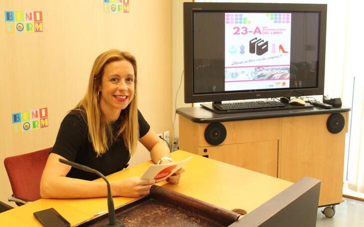 Cultura y Comercio promueven el Día Internacional del Libro obsequiando ejemplares