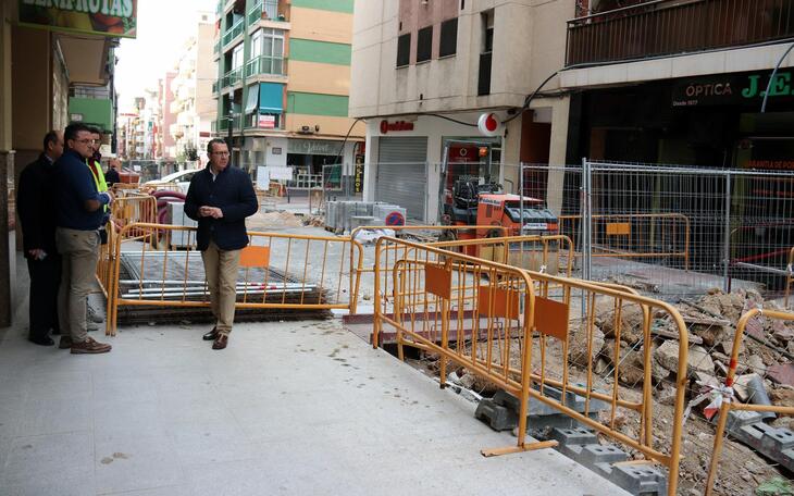 La peatonalización de Tomás Ortuño estará lista para Semana Santa y se amplia y mejora la accesibilidad de la calle Venus 