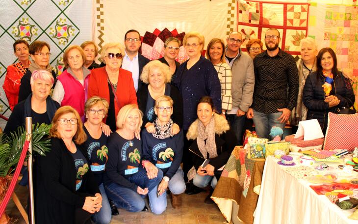 La Asociación de Patchwork expone sus trabajos en la sede de la ACR Barqueta