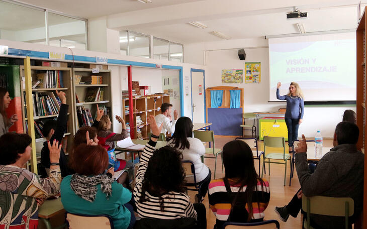Educación forma a los profesores en la detección temprana de problemas en la visión en niños