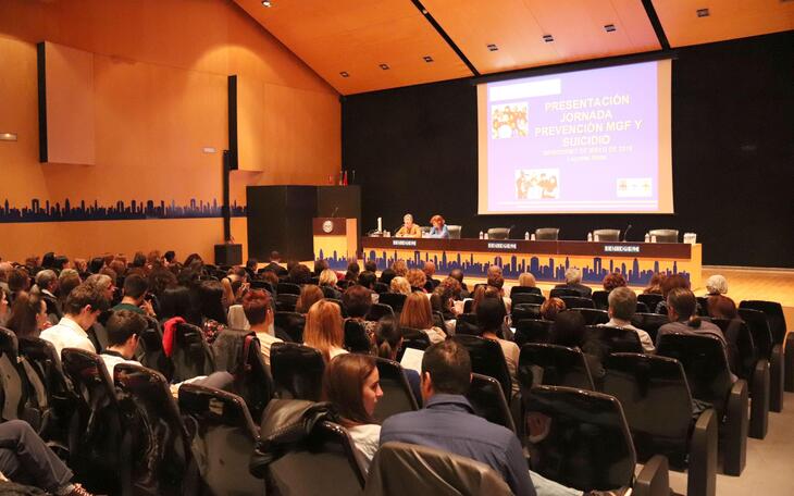 Benidorm acoge una jornada de sensibilización sobre el suicidio en la infancia y adolescencia y la mutilación genital femenina