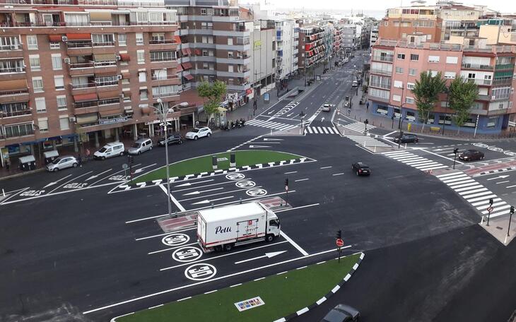 El Ayuntamiento asfalta esta noche la rotonda de la CV-70 que enlaza con la avenida de Beniardá