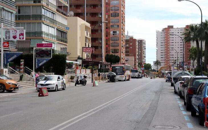 Benidorm asfalta esta semana la avenida Ametlla del Mar entre Roma y Zamora