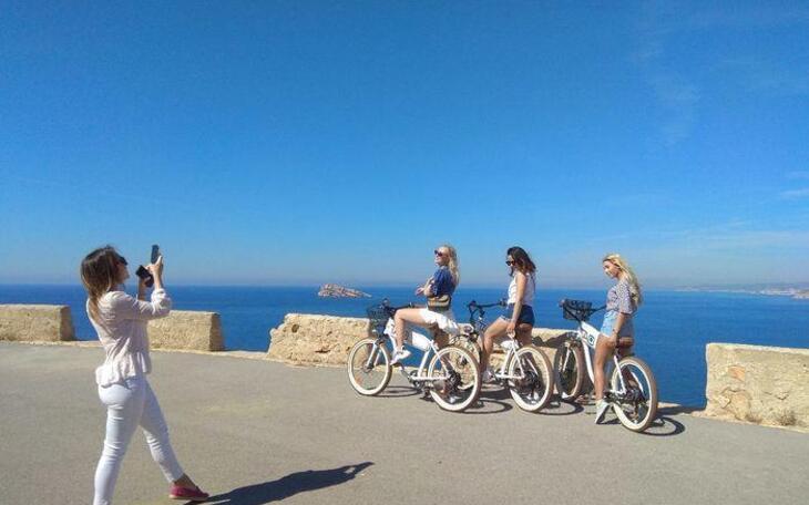 Benidorm recibe a tres instagramers holandesas