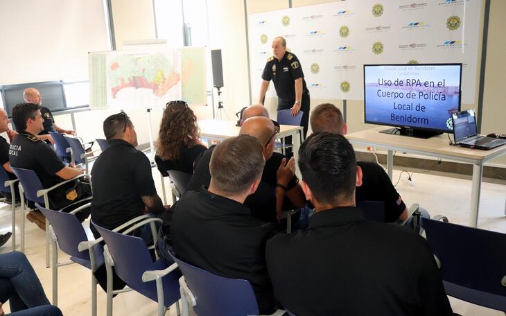 Policías alemanes y estadounidenses analizan en Benidorm el uso de drones 