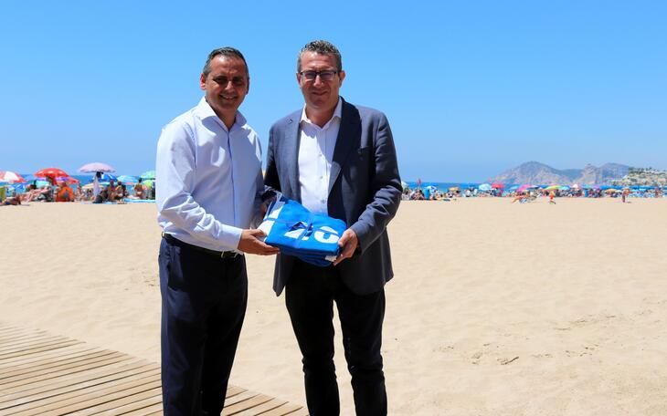 Benidorm recoge la Bandera Azul de sus tres playas