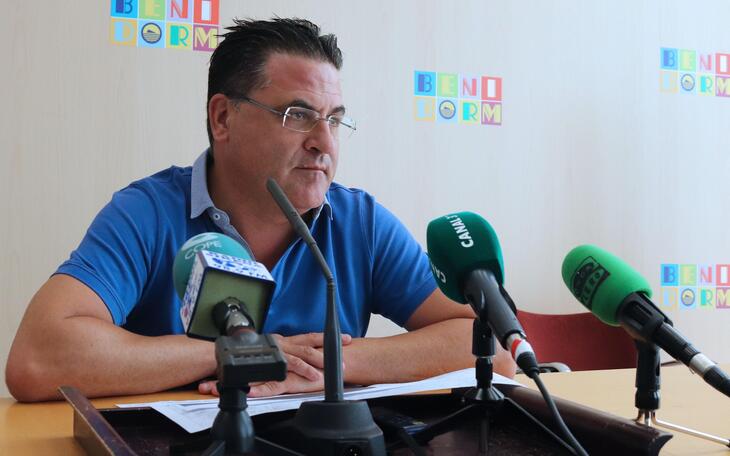 Movilidad reordena el tráfico en Juan Fuster Zaragoza, que gana aparcamientos y pasa a ser de sentido único 