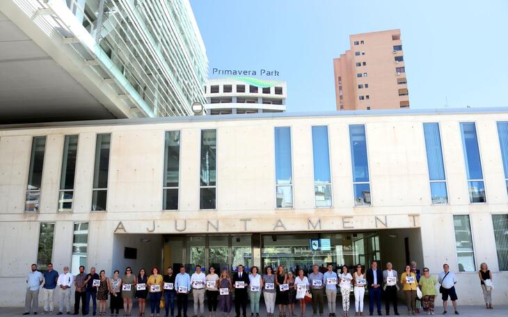 Minuto de silencio en Benidorm en memoria del niño asesinado en Murcia