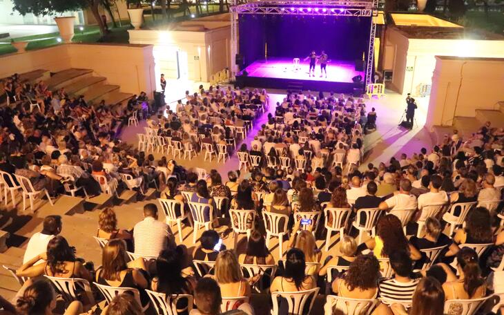 ‘Venidos a menos’ llena el Óscar Esplá