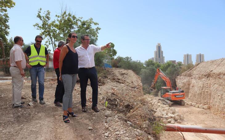 Benidorm inicia la construcción de la pasarela que generará un nuevo acceso al complejo escolar del Salt de l’Aigua 