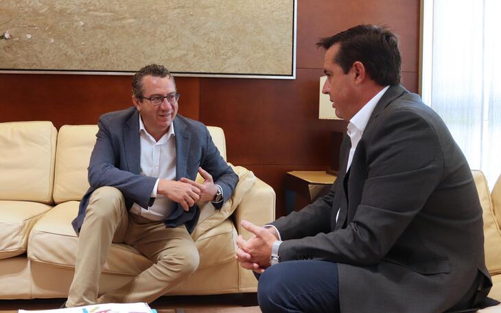 El alcalde recibe al director general de Turismo en la primera visita institucional que este realiza