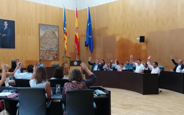 El pleno respalda la propuesta del PSOE para que el Ayuntamiento acondicione la estación de autobuses y le pase la factura al concesionario