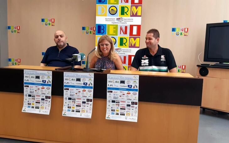 La penya ‘Paparinell’ presenta su VII Open de pádel que se disputará en el Palau l