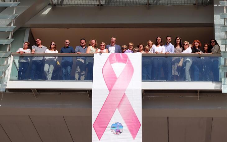 Benidorm y Anémona conmemoran el Día Internacional del Cáncer de Mama