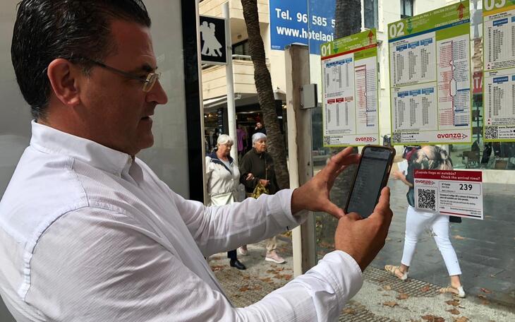 Grupo Avanza instala códigos QR en las paradas del autobús urbano para saber el horario de llegada de los vehículos  