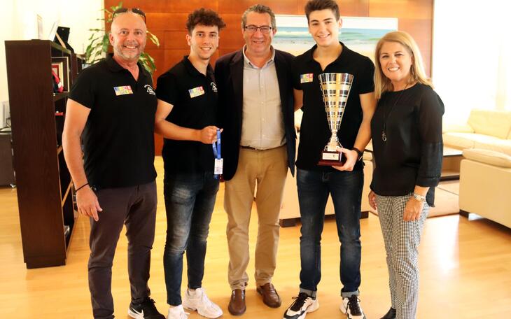 El alcalde Toni Pérez recibe a los subcampeones de la IX Coupe des Champions de Pilota 