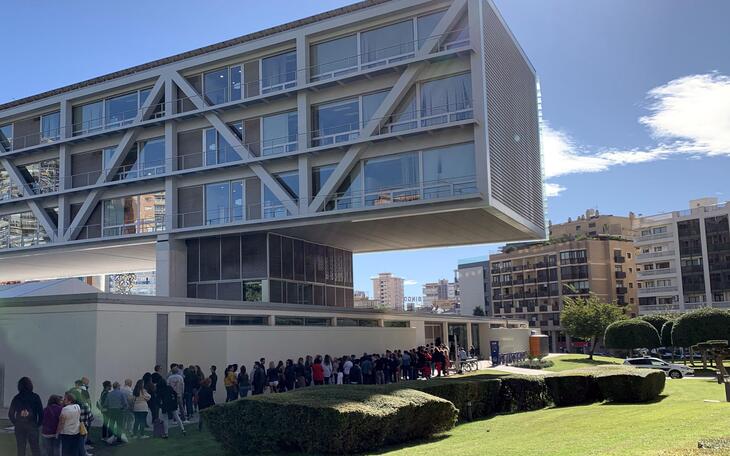 Más de 1.500 personas se presentan al ‘casting’ de figuración para la serie ‘Benidorm’ de Atresmedia