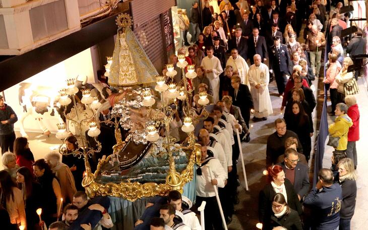Cinco minutos intensos, azules y blancos, en la primera mascletà de las Festes Majors Patronals