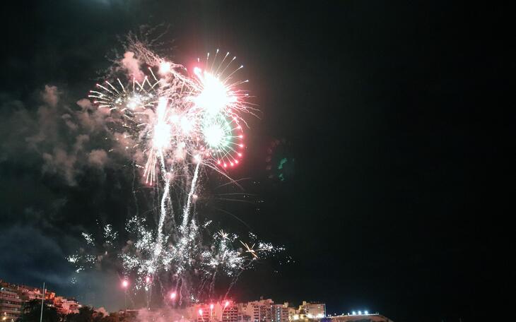 El Castillo de Fuegos Artificiales y el Desfile de  Carrozas ponen el punto y final a las Fiestas Mayores Patronales 2019 