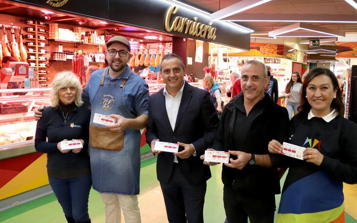 La Concejalía de Comercio con la Campaña de Navidad del Mercado Municipal 