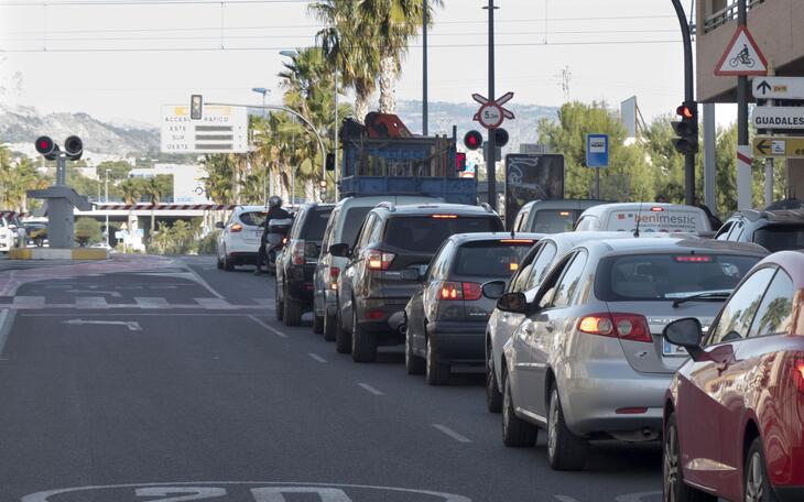 FGV reduce el tiempo de cierre de las barreras del paso a nivel de Beniardá para minorar los atascos 