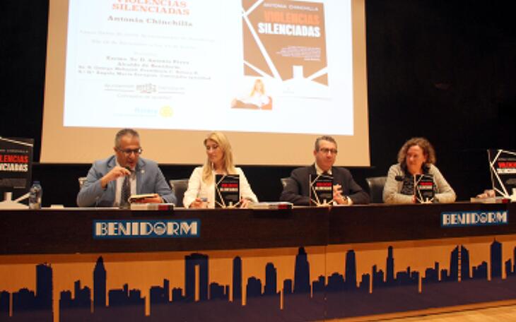 Antonia Chinchilla presenta el libro “Violencias Silenciadas” pidiendo atención prioritaria para los menores