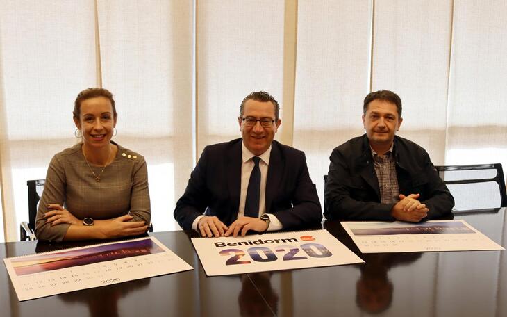 El alcalde presenta el calendario Benidorm 2020 con 12 emblemáticas fotografías 