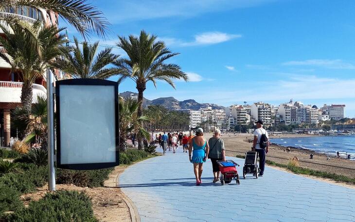 Benidorm crea un nuevo espacio expositivo al aire libre en los parterres del Paseo de Poniente