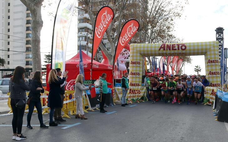 Centenares de corredores despiden el año participando en la San Silvestre