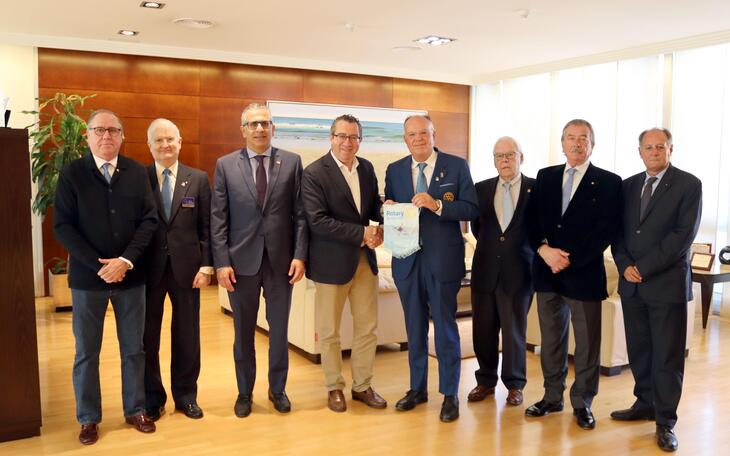 El alcalde recibe al gobernador del Distrito 2203 del RotaryClub 
