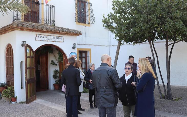 Benidorm testará en la Huerta farolas inteligentes alimentadas con placas solares y con control de movimiento