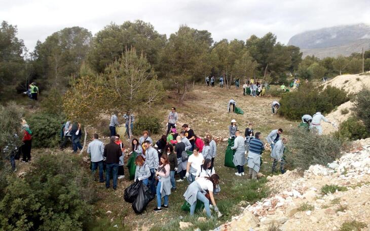 Medio Ambiente colabora con una limpieza en la zona de El Moralet organizada por Leroy Merlin 