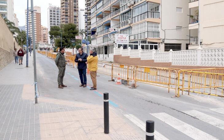 Benidorm renueva las aceras y servicios de la calle Finestrat gracias a las mejoras de la obra de la calle del Mar 