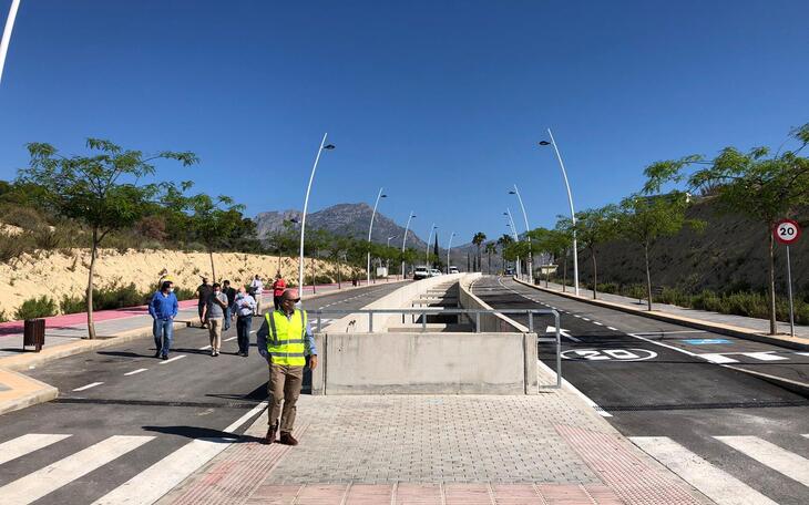 Benidorm abre al tránsito peatonal más viales en Poniente 