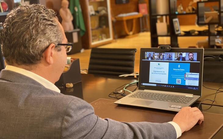 El alcalde analiza en un encuentro provincial el avance de la digitalización de la Administración 