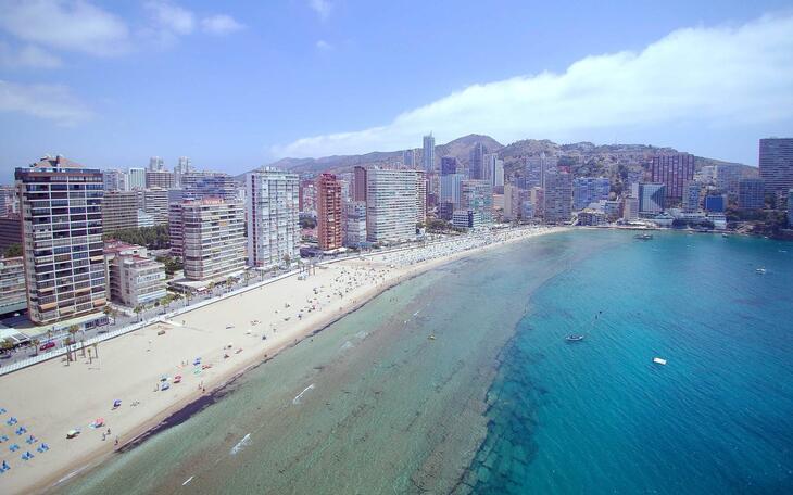 Las playas de Benidorm rozan los 110.000 usuarios en sus dos primeras semanas de actividad