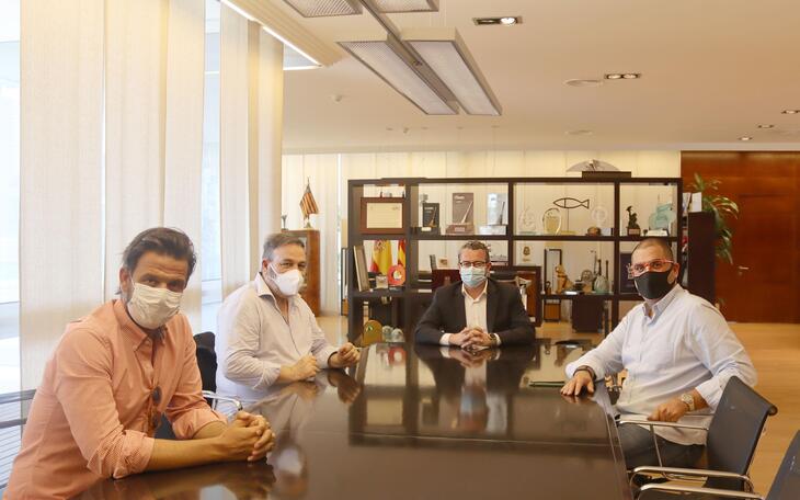 El Rotary Club comparte con el alcalde algunos de los nuevos proyectos previstos en Benidorm