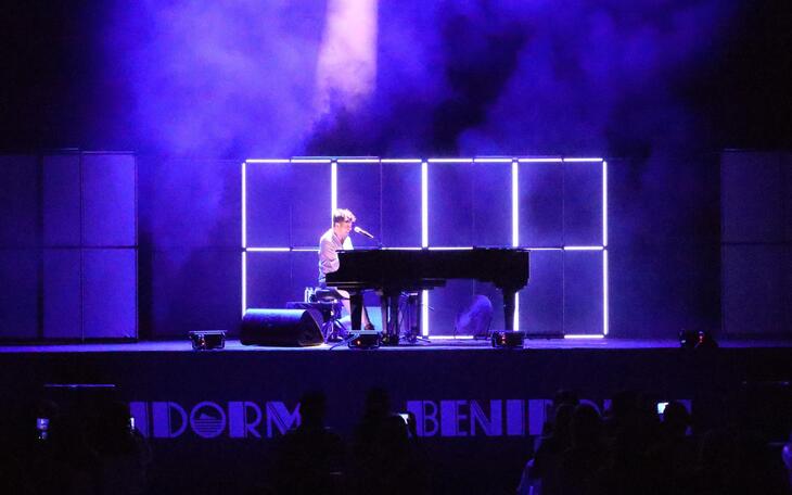 Pablo López conquista al público de Benidorm con su ‘Piano y Voz’