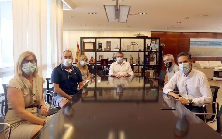 El Atlético Benidorm Club Deportivo presenta al alcalde sus nuevas credenciales